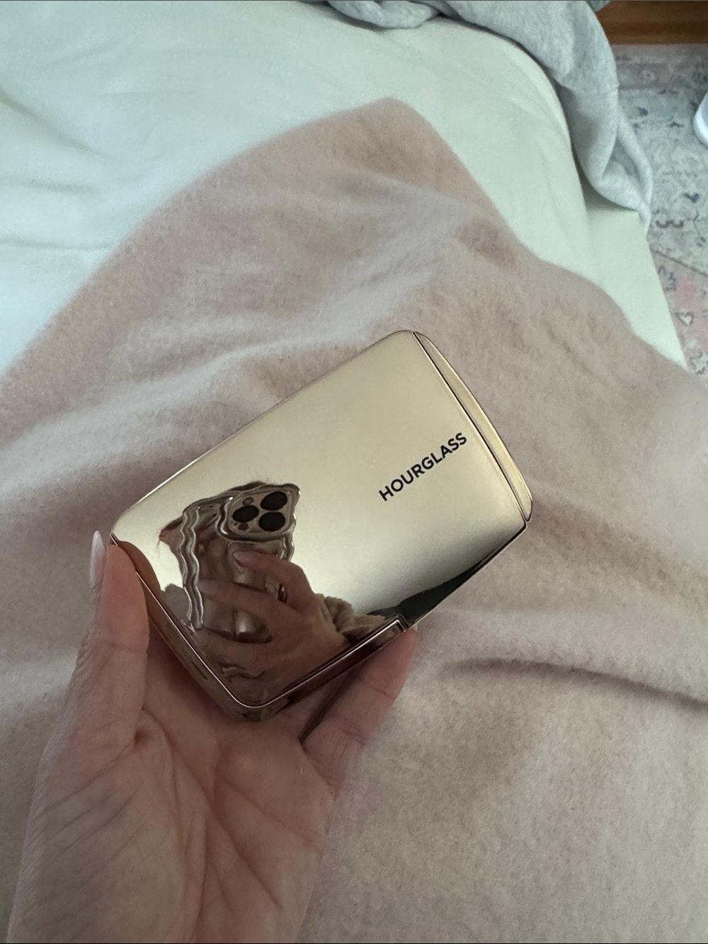 Hourglass Metallic Gold Compact Case - Mirror Finish